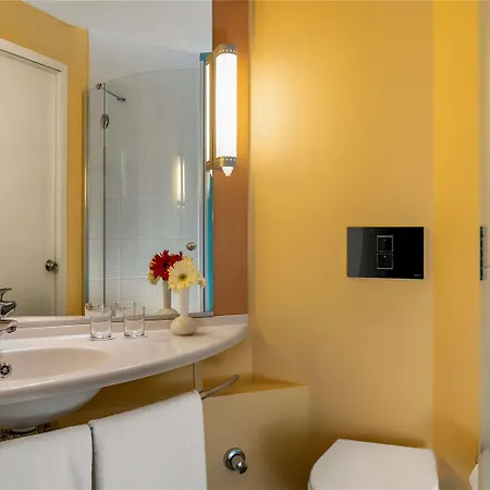 Ibis Hotell 3*